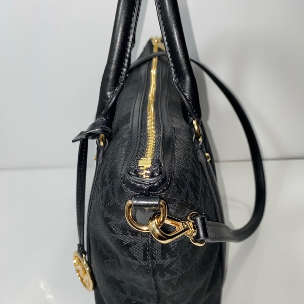 Michael Kors Griffin Satchel M  black leather. - Picture 10 of 11